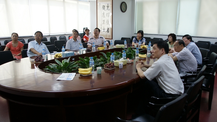 2010年9月15日上海商投集團(tuán)王董、沈董蒞臨我院參觀！